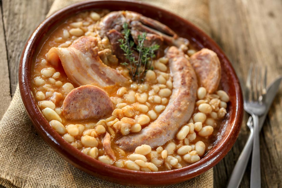 Cassoulet traditionnel au confit de canard et saucisse de toulouse
