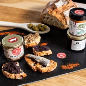 Assortiment de produits régionaux différents, à recevoir chaque mois dans sa Box.